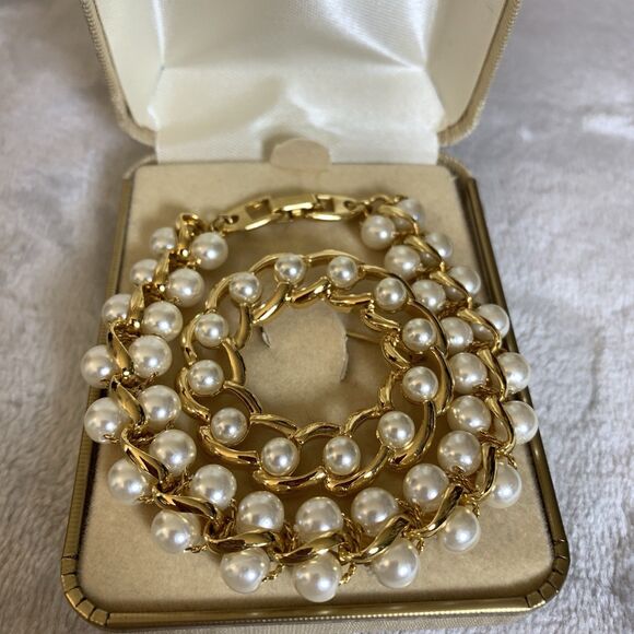 Gorgeous Vintage Napier Set Gold Tone Bracelet & Brooch w/Faux Pearls - Picture 2 of 10